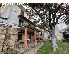 GRAN CASA DE PIEDRA CON JARDÍN EN LODOSA.