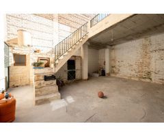 ¡CASA EN EL CENTRO DE DÚRCAL CON COCHERA, PATIO Y TERRAZA