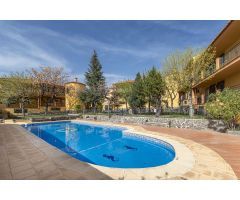 ¡PISAZO CON TERRAZA Y RESIDENCIAL CON PISCINA EN OGIJARES!