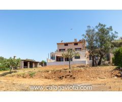 Gran casa de pueblo con vistas al mar