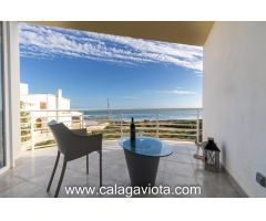 Casa en tres alturas con vistas al mar