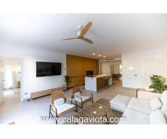 Planta baja con piscina privada y amplias terrazas