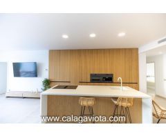 Planta baja con piscina privada y amplias terrazas
