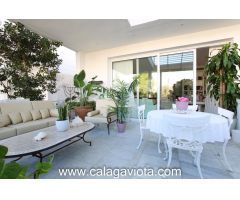 Chalet Adosado con piscina y jardín en Son Verí Nou