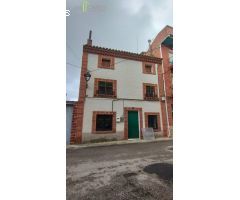 Casa con corral en Cella  muy buena situación y para entrar a vivir