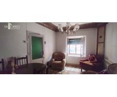 Casa con corral en Cella  muy buena situación y para entrar a vivir