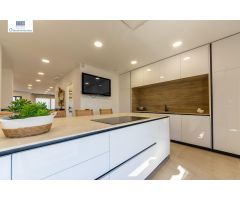 CASA UNIFAMILIAR AISLADA EN VILAFORTUNY - CAMBRILS DE 327 M2 CON PISCINA
