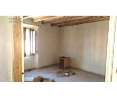 Casa con terreno en Las Quintanillas,para reformar.