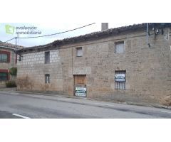 En Olmillos de Sasamón Burgos.Casa del año 1784, muy bien situada.