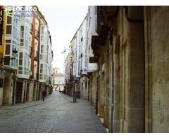 En Burgos, Calle San Juan. precioso piso de tres dormitorios, dos baños reformadisimo