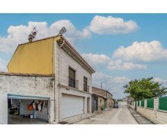 En Quintanilla Vivar, Adosado de tres plantas a la venta con patio