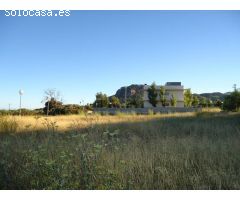 Parcela de 740 m2 con orientación sur y vistas hacia Cambrils.