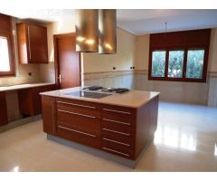 Casa individual con parcela de 1100 m2 muy bien situada en la zona de El Pinar, Reus