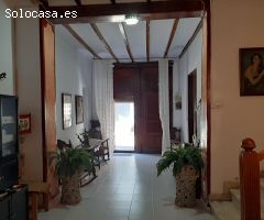 Casa con patio y terraza