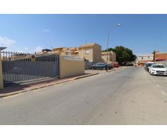 Plaza de aparcamiento en urbanización cerrada en Aguas Nuevas, Torrevieja