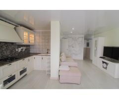 Piso Reformado en el Centro de Torrevieja: 4 Dormitorios y Terraza Interior