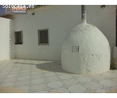 Inmueble con 3 viviendas y 85.000 m2 de terreno de secano entre Águilas y Lorca.