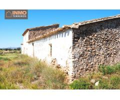 Dos cortijos por el precio de uno en Almendricos, Lorca.