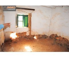 Dos cortijos por el precio de uno en Almendricos, Lorca.