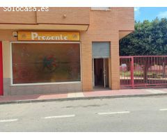 ¡Oportunidad única en Puente Tocinos, Murcia! Local con posibilidad de cambio de uso.