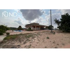 Se vende fantástico chalet independiente en Chiva !!