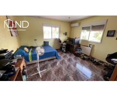 Se vende fantástico chalet independiente en Chiva !!