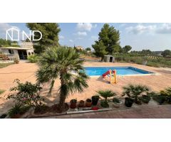 Se vende fantástico chalet independiente en Chiva !!