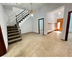CASA DUPLEX, CENTRO DEL PUEBLO, CON EXCELENTE TRANQUILIDAD, QUIETUD Y CALMA, CON 2 AMPLIAS TERRAZAS.