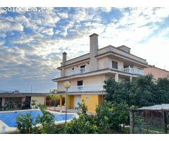 EXCELENTE CASA/CHALET, CON  MUY AMPLIA PARCELA, FRUTALES Y PISCINA, PLAYAS A 10 MINUTOS EN COCHES.