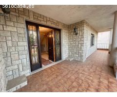 EXCELENTE CASA/CHALET, CON  MUY AMPLIA PARCELA, FRUTALES Y PISCINA, PLAYAS A 10 MINUTOS EN COCHES.