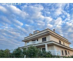 EXCELENTE CASA/CHALET, CON  MUY AMPLIA PARCELA, FRUTALES Y PISCINA, PLAYAS A 10 MINUTOS EN COCHES.