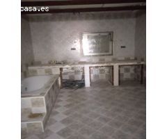VENTA DE CASA EN UNA BONITA ZONA DE CREVILLENTE
