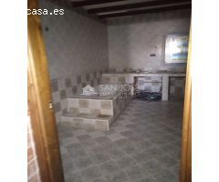 VENTA DE CASA EN UNA BONITA ZONA DE CREVILLENTE