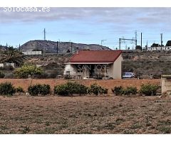 SE VENDE CHALET EN NOVELDA EN ZONA EL PLÁ.
