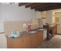 SE VENDE AMPLIA CASA EN EL CENTRO DE PINOSO (ALICANTE) SPAIN