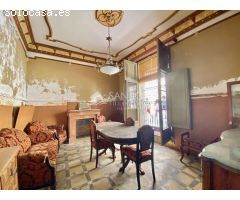 CASA HISTÓRICA EN EL CENTRO DE ASPE SITUADA EN LA PLAZA MAYOR FRENTE A LA BASÍLICA