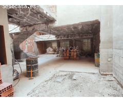 SE VENDE EDIFICIO CON SOTANO-LOCAL COMERCIAL- VIVIENDA DE 2 PLANTAS MAS BUHARDILLA Y TERRAZA-NOVELDA