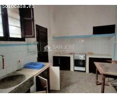 SE VENDE CHALET PARA REFORMAR EN ASPE