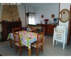 SE VENDE CHALET CON TERRENO Y CASA, PRECIOSAS VISTAS RURAL, CERCA DE LA CIUDAD
