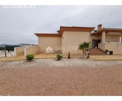 SE VENDE ESTUPENDO CHALET EN NOVELDA (ALICANTE) SPAIN