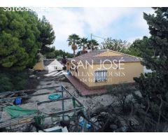 SE VENDE CHALET EN ZONA EL CASTILLO DE NOVELDA, ALICANTE