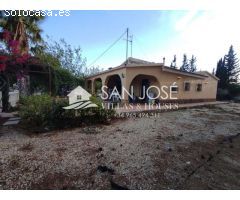 SE VENDE CHALET EN ZONA EL CASTILLO DE NOVELDA, ALICANTE