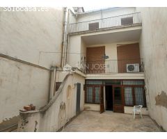 SE VENDE CASA SEÑORIAL DEL SIGLO XIX CON GRAN PATIO PARA REFORMAR PARCIALMENTE EN ASPE