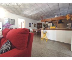 SE VENDE CHALET EN ELDA ZONA SANTO NEGRO A 1 MINUTO DEL PUEBLO.
