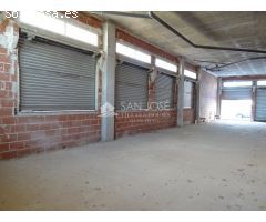 SE VENDE Y ALQUILA LOCAL COMERCIAL PARA REFORMAR CON LAS CONDICIONES A NEGOCIAR EN LA NIA EN ASPE