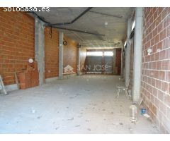 SE VENDE Y ALQUILA LOCAL COMERCIAL PARA REFORMAR CON LAS CONDICIONES A NEGOCIAR EN LA NIA EN ASPE