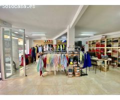 VENTA DE LOCAL COMERCIAL EN CENTRO DE BENIDORM CON TRES ESCAPARATES AL EXTERIOR