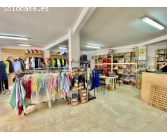 VENTA DE LOCAL COMERCIAL EN CENTRO DE BENIDORM CON TRES ESCAPARATES AL EXTERIOR