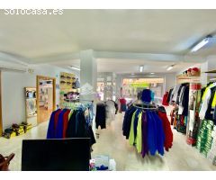 VENTA DE LOCAL COMERCIAL EN CENTRO DE BENIDORM CON TRES ESCAPARATES AL EXTERIOR