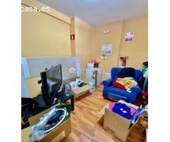 VENTA DE LOCAL COMERCIAL EN CENTRO DE BENIDORM CON TRES ESCAPARATES AL EXTERIOR